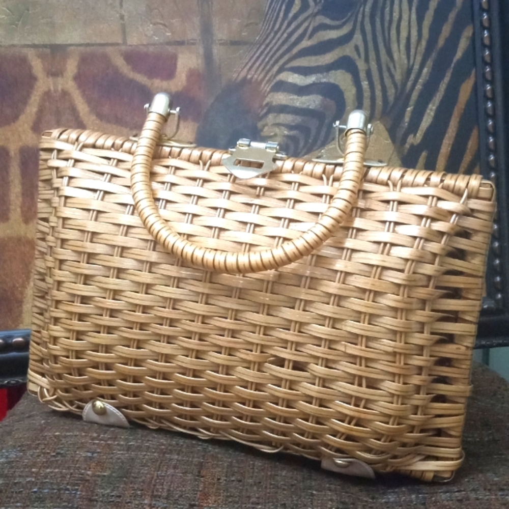 Vintage Bag  w/Metal Snap to close + inside lined w/material has Zipper